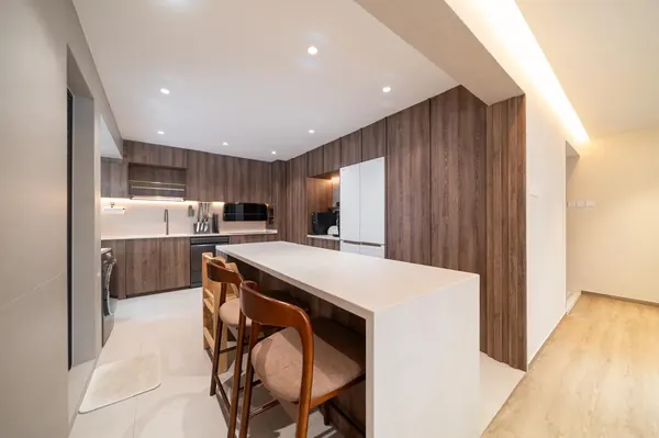 Completed Project Direct home kitchen in warm wood tones